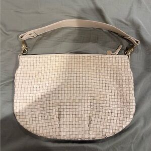 Clare V Moyen Messenger